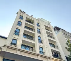 selling a 10-storey building * 200m of parking space, nguyen van huyen street, cash flow of 4 billion/year, price of 90 billion