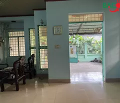 selling a 178m2 residential house with a motorway divided into 2 lots for sale at a profit