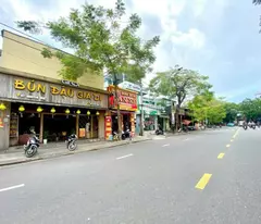 selling a 2-storey house with nguyen hue tricycle near the front - near hai ba trung, vinh ninh, hue city ✅