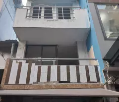 selling a 3-storey house with a car alley next to a 27m vip area for 3.9 billion