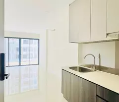 selling a 30m2 1-room apartment with furniture, right at rmit school for only 1,350 billion, brand new, not yet lived in. contact 0373917147