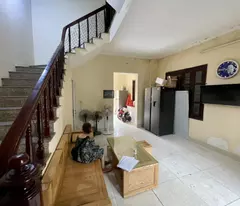selling a 4-storey private house with a car to sleep in