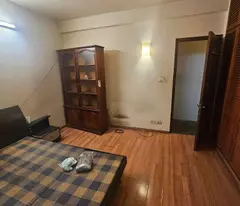 selling a 4-storey yen lac subdivided house, people built a small car into the house close to hai ba trung street