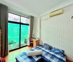 selling a 4-storey yen lac subdivided house with cars to avoid stopping at two showrooms