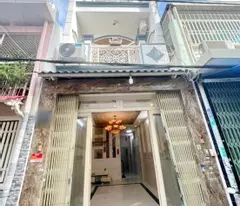 selling a 4m 2-storey house near the front of hung phu street, ward 9, district 8