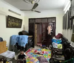 selling a 5-storey house built by car builders 20m from hoang mai
