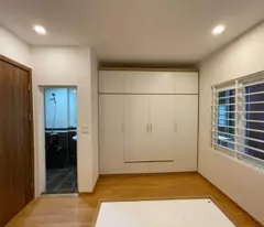 selling a 5-storey house with super nice frontage