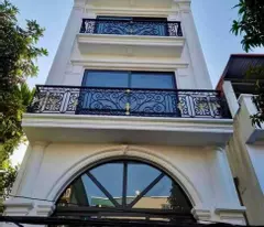 selling a 5-storey private house next to kim chung commune people's committee, hoai duc. corner apartment 30m2. car alley with 4 parking spaces