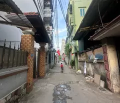 selling a 6-storey house in yen duyen, people build a car corner lot to avoid the hoang mai business