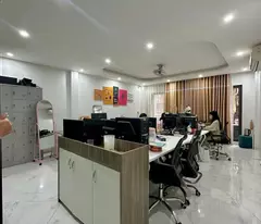 selling a 6-storey house with a car elevator, avoiding the business of two ladies