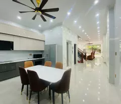 selling a 90m2 shophouse, the only special item on the list - high class - prime business at centa visip bac ninh project