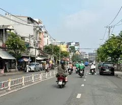selling a beautiful 5-storey house with nguyen van block garage, 84m2, free furniture, nearly cv 12 billion.