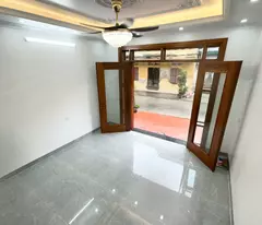 selling a beautiful house in the center of bo quyen, right near the bo market, the car park is open day and night
