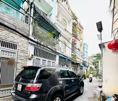selling a beautiful house with a car alley near pham van bach market, 5 floors, 5 bedrooms, only 5 billion 450 negotiable