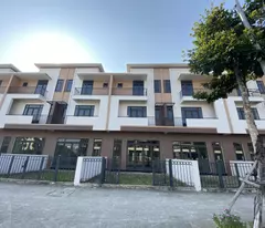selling a beautiful, sparkling shopphouse on 26m street in tu son city
