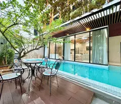 selling a beautiful villa with 2 frontages near da nang international airport