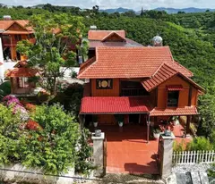 selling a brand new, super beautiful wooden villa