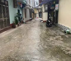 selling a car-accessible house in van quan ward, ha dong, area 34m, 5t, price slightly 8.5 billion.