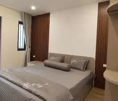 selling a collective apartment on the 3rd floor, nghia tan, usable area 160m2, 3 bedrooms, corner apartment, car accessible, 5 billion.