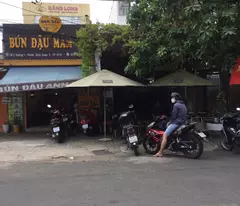 selling a commercial house with cash flow of 70 million/month street no., phuoc binh, district 9, area: 208m2 price 18 billion
