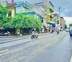 selling a corner lot facing tam bac lake, hong bang, hai phong, located right at the beginning of the business sat market