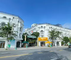 selling a crowded house adjacent to vincom, tay ninh city