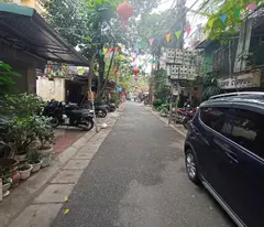 selling a dormitory house on the 1st floor in quynh mai, 1 street side, 1 alley side, open for business day and night at hai ba trung