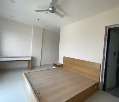 selling a house divided into staff lots, area 50.8m2 * 4 floors * 5m frontage, center of chua lang lake.