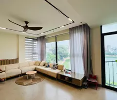 selling a house facing linh quang lake, dong da, 40m, 7 floors, 7m. price: 23.2 billion