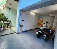 selling a house in a densely populated area with full amenities, from schools to everything