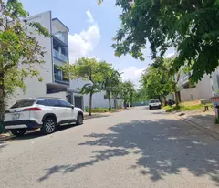 selling a house in a high-class security area, 10x20m x 4 floors, reinforced concrete, completed to the highest standard. call now 0939.345.1