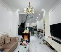 selling a house in car alley, 6m van cao, right at tan huong, 4x20m, 4 floors, 4 bedrooms, reduced by 9.9 billion.