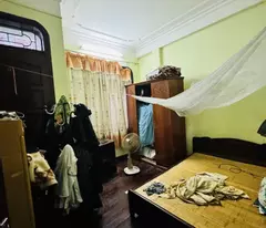 selling a house in lac trung, divided into a 4-storey car lot, avoiding two ladies