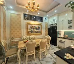 selling a house in the center of hanoi with a car for only 10 billion