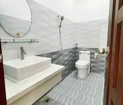 selling a house on cach mang thang tam street, district 10, buying a house for tet, contact nong 0765000358