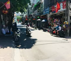 selling a house on dai linh street - busy business - must be quick to catch up
