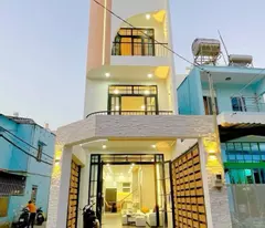 selling a house with 1 ground floor and 2 floors, with car park, owner's private book