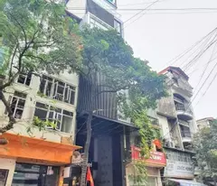 selling a house with 2 sides in the old town, hoan kiem district, 64m x 5 floors, 2 sidewalks, business