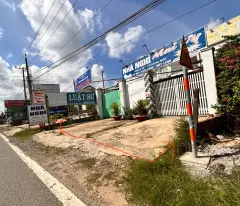 selling a house with 450m2, 10m wide frontage on highway 22, trang bang town
