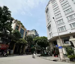 selling a house with subdivision - thanh xuan district, oto enters the house. oto main. 62m mt 4.3m