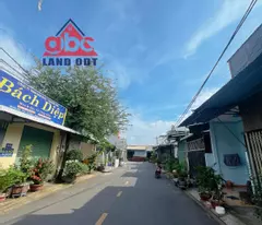 selling a level 4 business front house near tavico wood