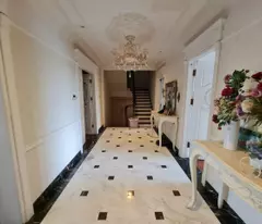 selling a luxury villa in queen ciputra area