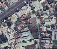 selling a piece of land with a 300m2 workshop and a 1-storey house and 02 kiosks for rent.