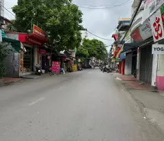 selling a plot of land on cho hang street, corner lot with 2 frontages, very nice location!!!