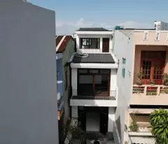 selling a prime house in the city center close to new market