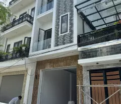 selling a private house of 70m2, 3 independent floors, price just over 2tyxxx