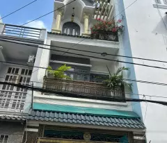 selling a private house with 56m2 in the alley