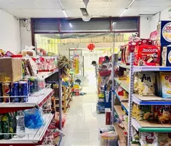 selling a prosperous 4-storey house with lots of cars parked for hoang mai business