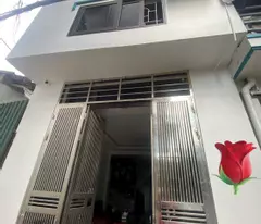 selling a solid, beautiful 3-story house for people to build tam huyet by themselves - in ngoc hoi - thanh tri rowing cars