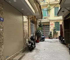 selling a sparkling 4-storey bowl-bordered house on both sides of thong hoang mai alley